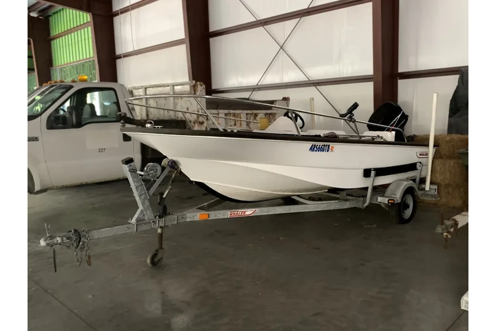 2004 BOSTON WHALER image 1