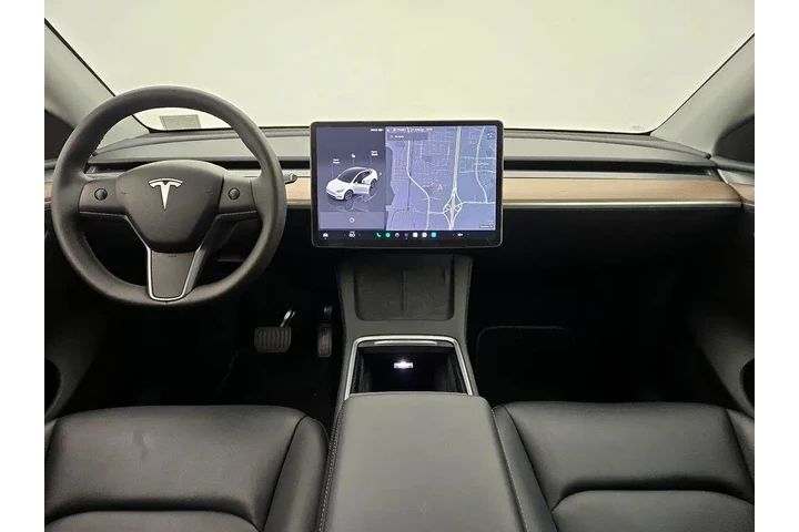 $39998 : Tesla Model Y 2025 AWD Long image 9