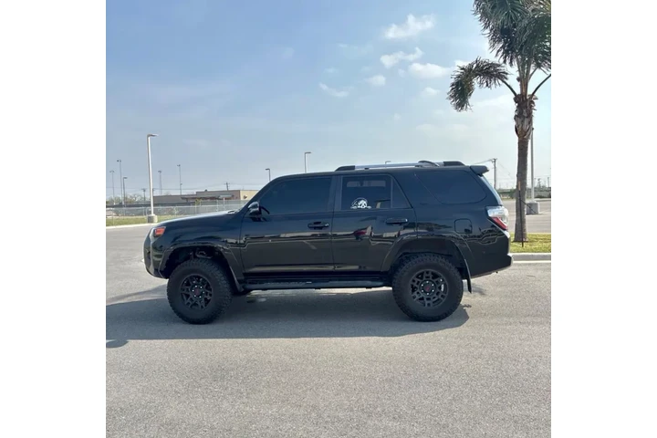 $26995 : 2021 4Runner image 2