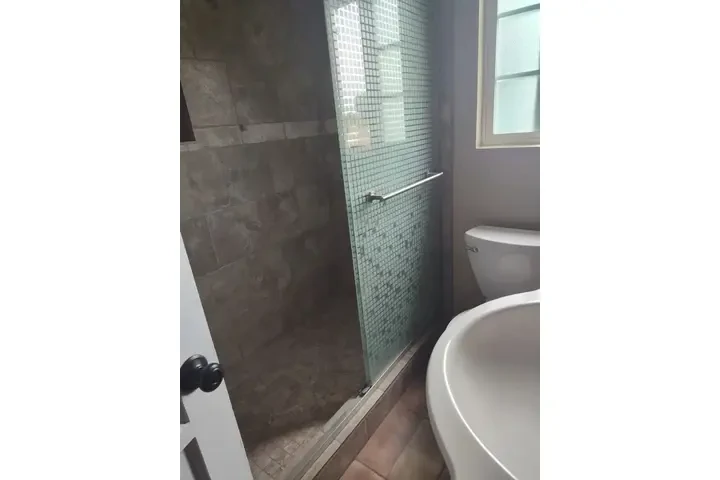 $1400 : HUNTINGTON PARK  RENTO CASA image 6