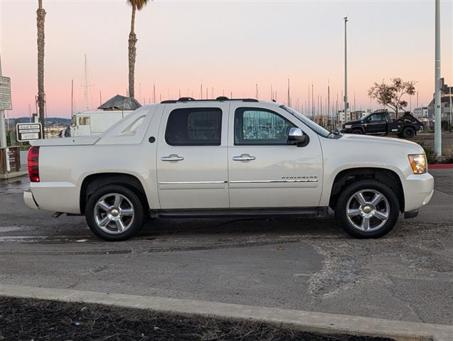 $17988 : 2013 Avalanche LTZ image 5