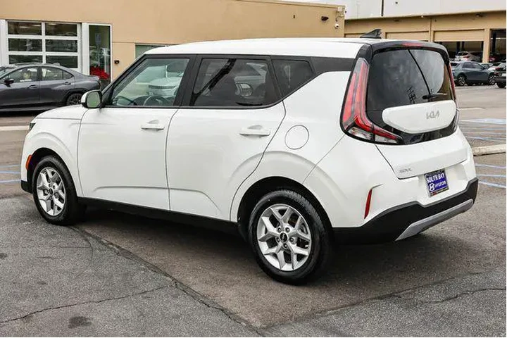 $15698 : Kia Soul 2024 LX 4dr Crossov image 4