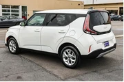 $15698 : Kia Soul 2024 LX 4dr Crossov thumbnail