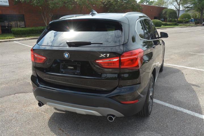 2017 BMW X1 sDrive28i image 7