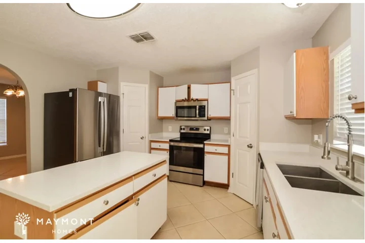$1085 : Experience the Ultimate Retrea image 3