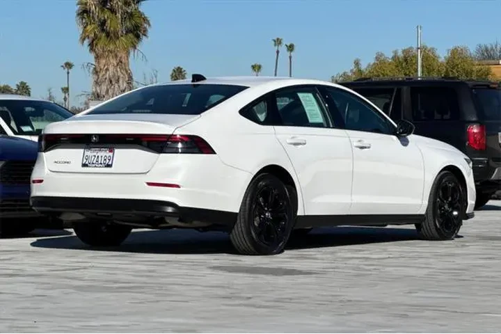 $27773 : Honda Accord 2025 SE 4dr Sed image 3