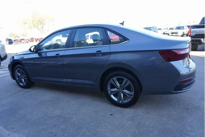 $20988 : Volkswagen Jetta 2024 SE 4dr image 4