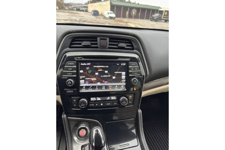 $17750 : 2018 Maxima Platinum image 9