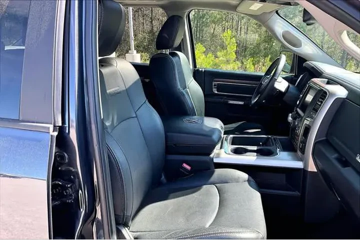 $26498 : Ram 1500 2017 4x4 Laramie 4d image 8