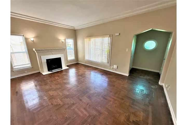 $1980 : 3Bed/2Bath image 3