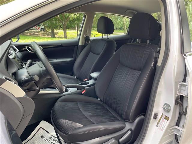 $8000 : 2019 Nissan Sentra SV Sedan 4D image 4