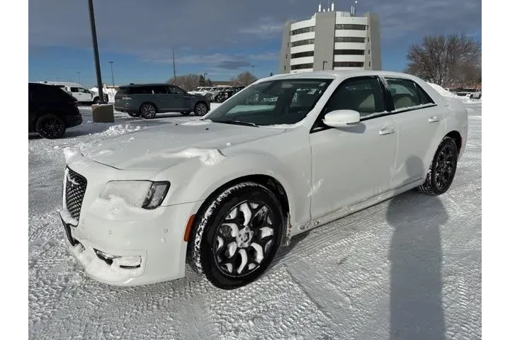 $32000 : Chrysler 300 2023 AWD Tourin image 2