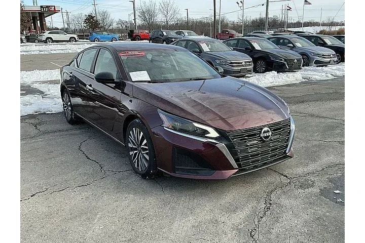 $19988 : Nissan Altima 2024 2.5 SV 4d image 1