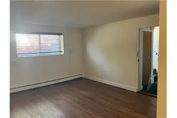 $2300 : Rental property with 1 bedro image 4