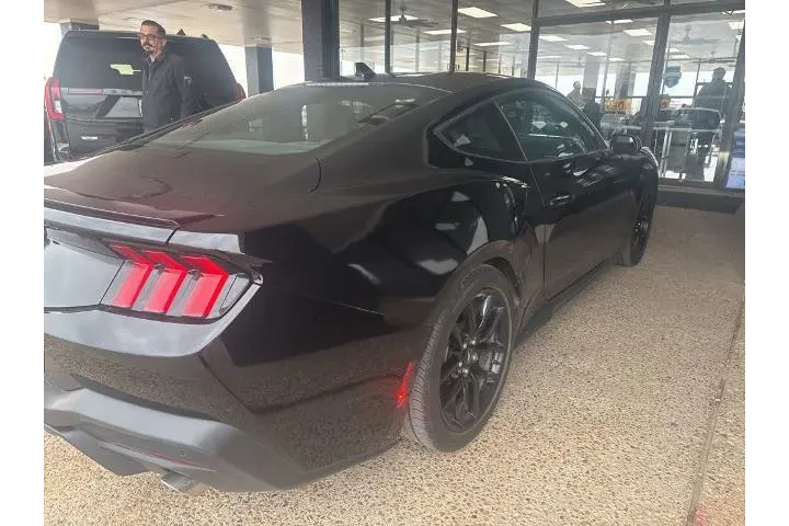 $25662 : Ford Mustang 2024 EcoBoost 2 image 4