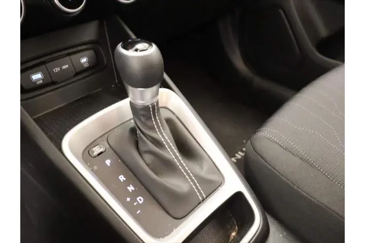 $19246 : Hyundai VENUE 2025 SE 4dr Cr image 9