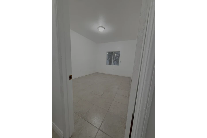 $2350 : Apartamento en Compton image 5