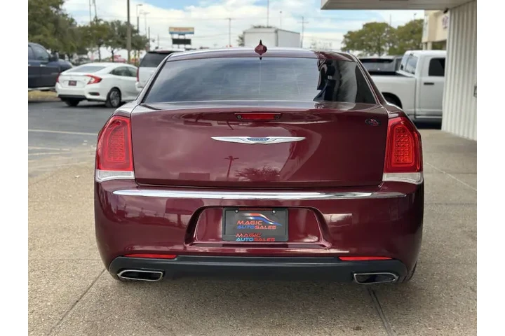 $17999 : 2018 300 Touring image 8