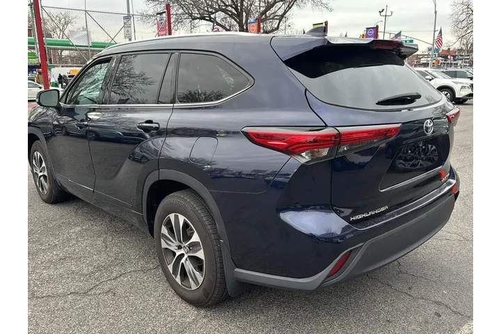 $28490 : Toyota Highlander 2021 AWD X image 2
