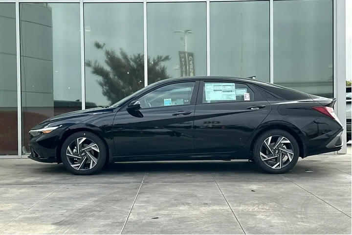$23000 : Hyundai ELANTRA 2025 SEL Spo image 9