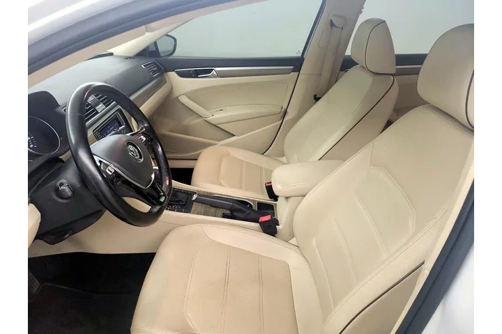 $13599 : Volkswagen Passat 2018 2.0T image 3