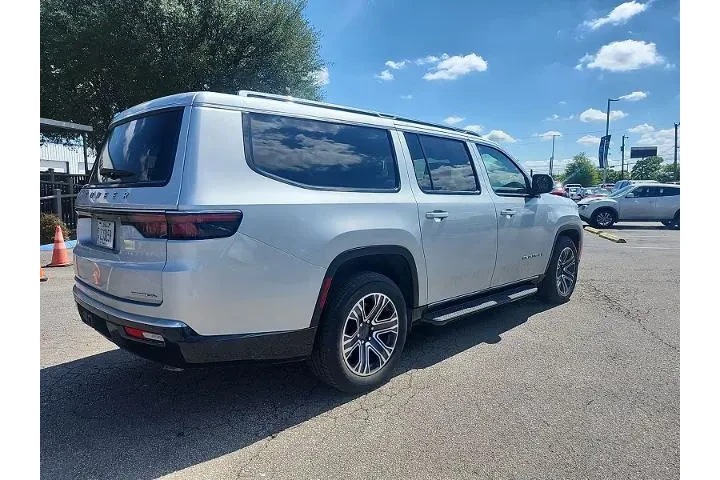 $33997 : Jeep Wagoneer L 2023 4x4 Car image 3