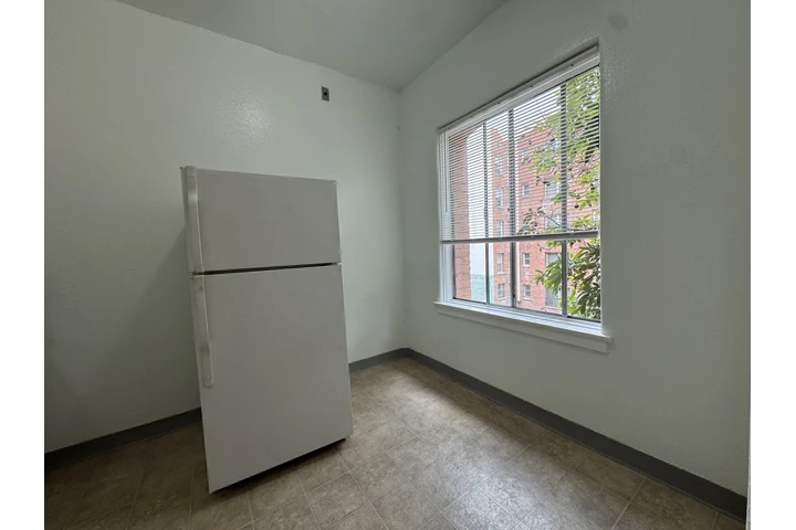 $1400 : 920 Hobart Single NOparking image 4