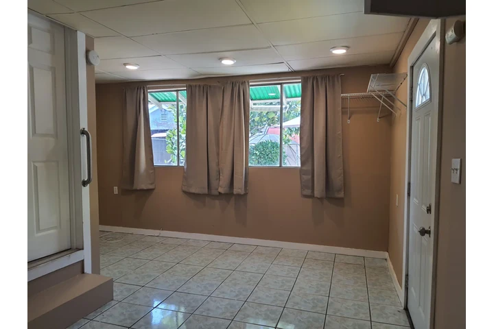 $1750 : Se Renta Estudio Apartamento image 6