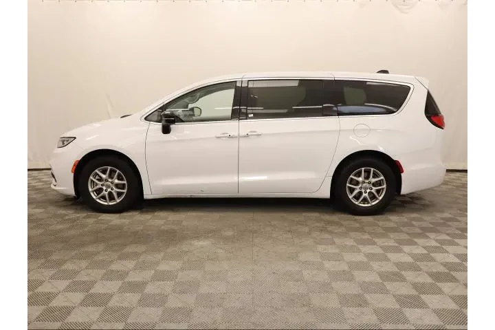 $28995 : Chrysler Pacifica 2024 Touri image 6