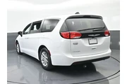 $39740 : Chrysler Voyager 2026 LX 4dr thumbnail