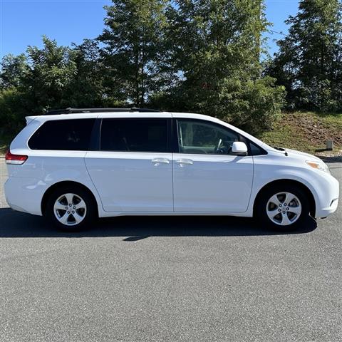 $14888 : PRE-OWNED 2014 TOYOTA SIENNA image 6