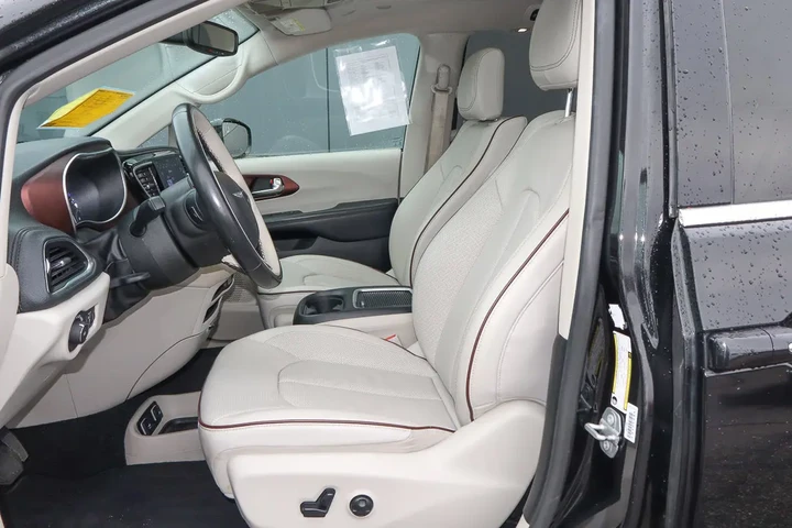 $15949 : 2020 Pacifica Limited image 7