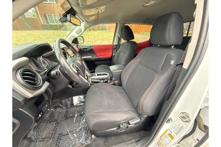 $25995 : 2018 Tacoma SR5 V6 image 10