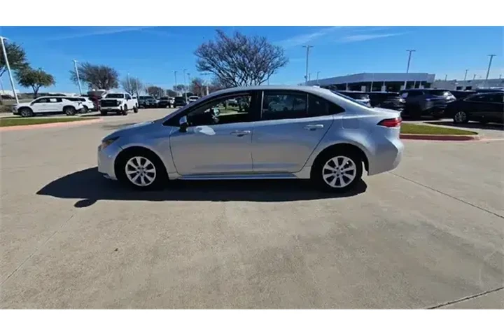 $18987 : Toyota Corolla 2024 LE 4dr S image 5