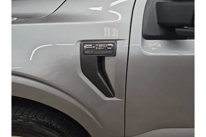 $39798 : Ford F-150 2023 4x4 XL 4dr S image 9