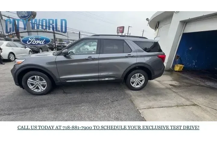 $27927 : Ford Explorer 2022 AWD XLT 4 image 2
