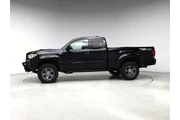 $31998 : Toyota Tacoma 2016 4x4 TRD S thumbnail