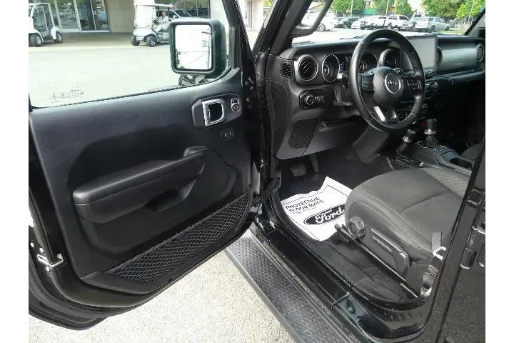 $24990 : Jeep Wrangler Unlimited 2020 image 9