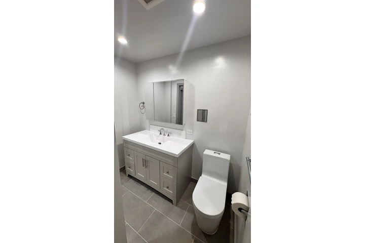 $3800 : Casa  4 Recámaras 2 Baños image 9