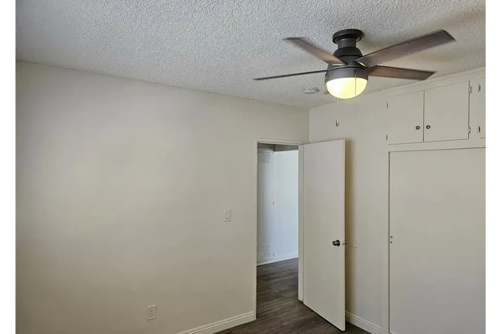 $1500 : 1 bedroom apartment in LA image 7