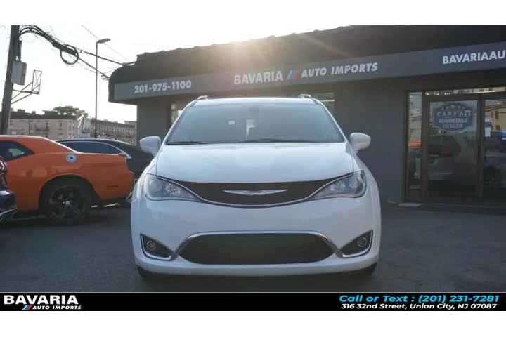 $13995 : 2018 Pacifica Touring L FWD image 2