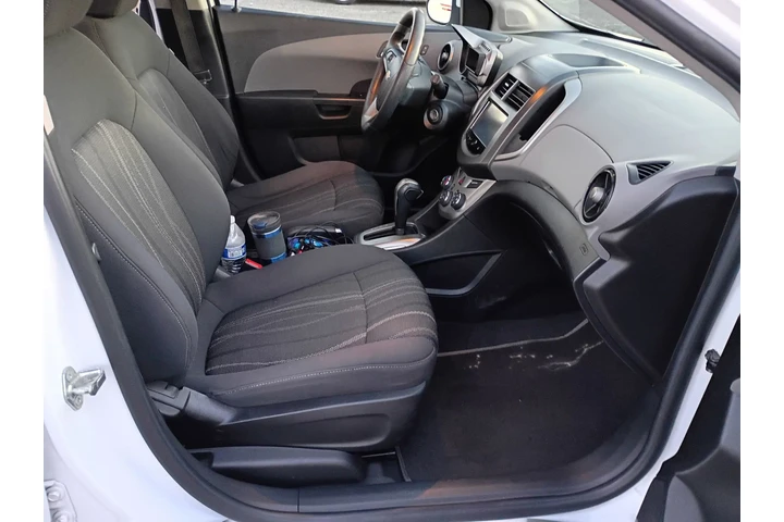 $4600 : 2016 chevrolet sonic LT image 5