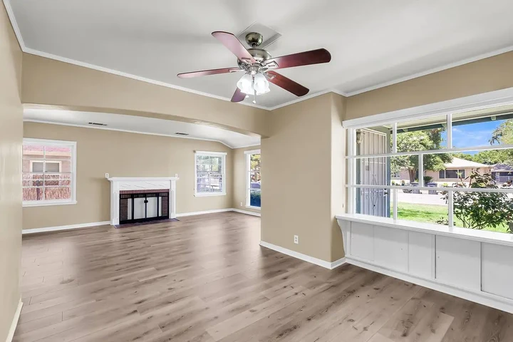 $900 : Delightful 2-bedroom, 1-bathro image 7