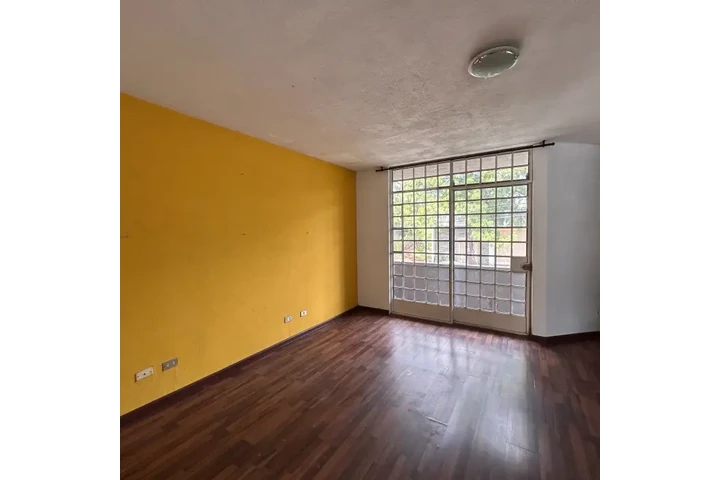 $1 : Casa en Alquiler image 6