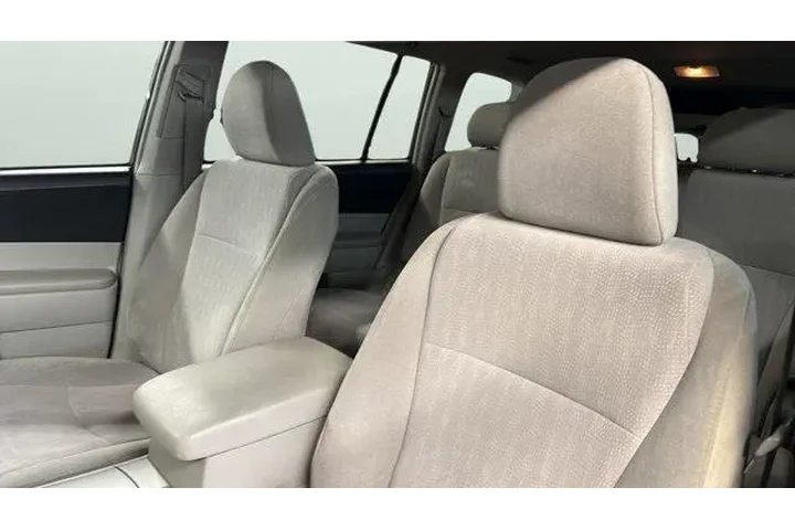 $12950 : Toyota Highlander 2011 SE 4d image 10