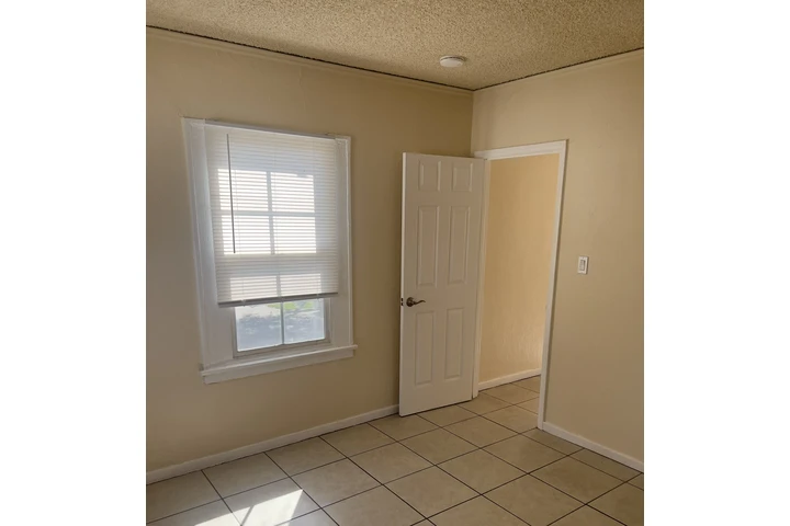 $1800 : Casa de renta South Gate image 5