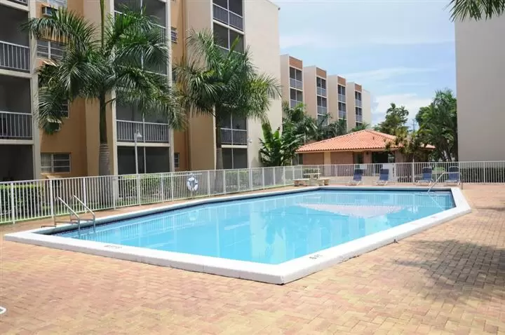 $2398 : Hialeah image 1
