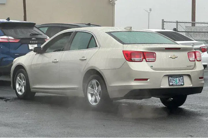 $9921 : Chevrolet Malibu Limited 201 image 6