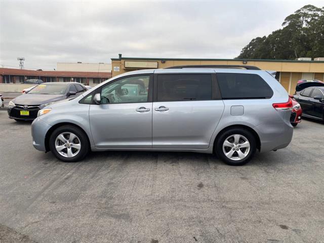 $12999 : 2012 Sienna LE 8-Passenger image 1