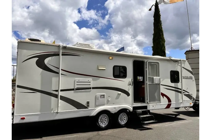 $14950 : 2010 Komfort Trailblazer LE 2 image 4